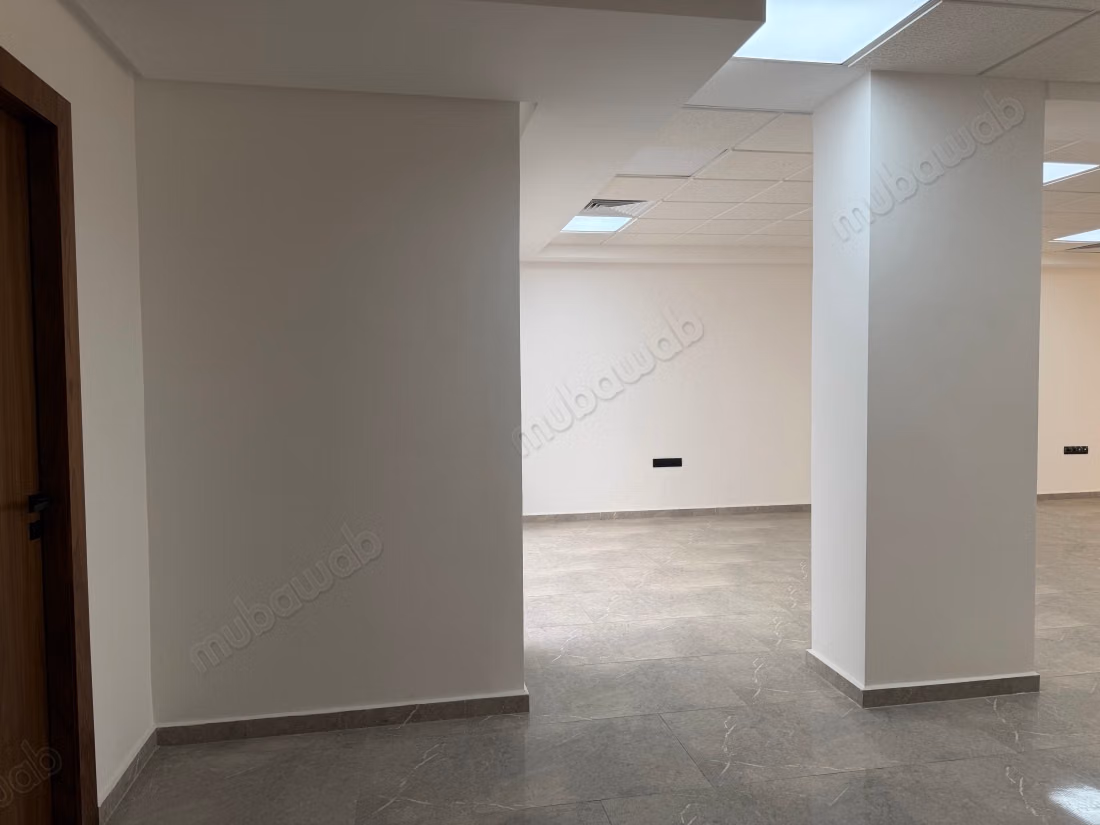 Oficinas en alquiler en Riad Oulad Mtaa. Dimensión 1500 m². Con ascensor