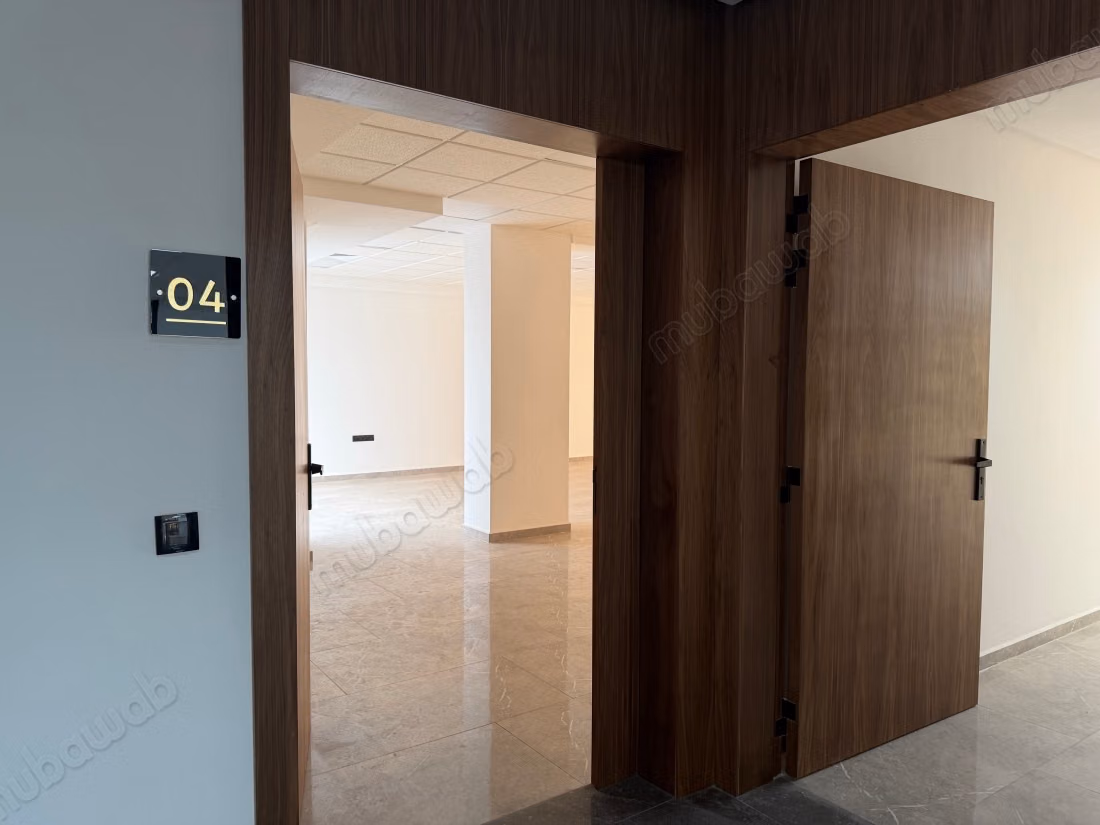 Oficinas en alquiler en Riad Oulad Mtaa. Dimensión 1500 m². Con ascensor