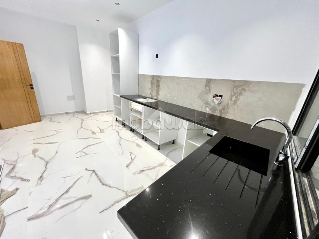 Sell apartment. Dimension 100 m². Equipped kitchen