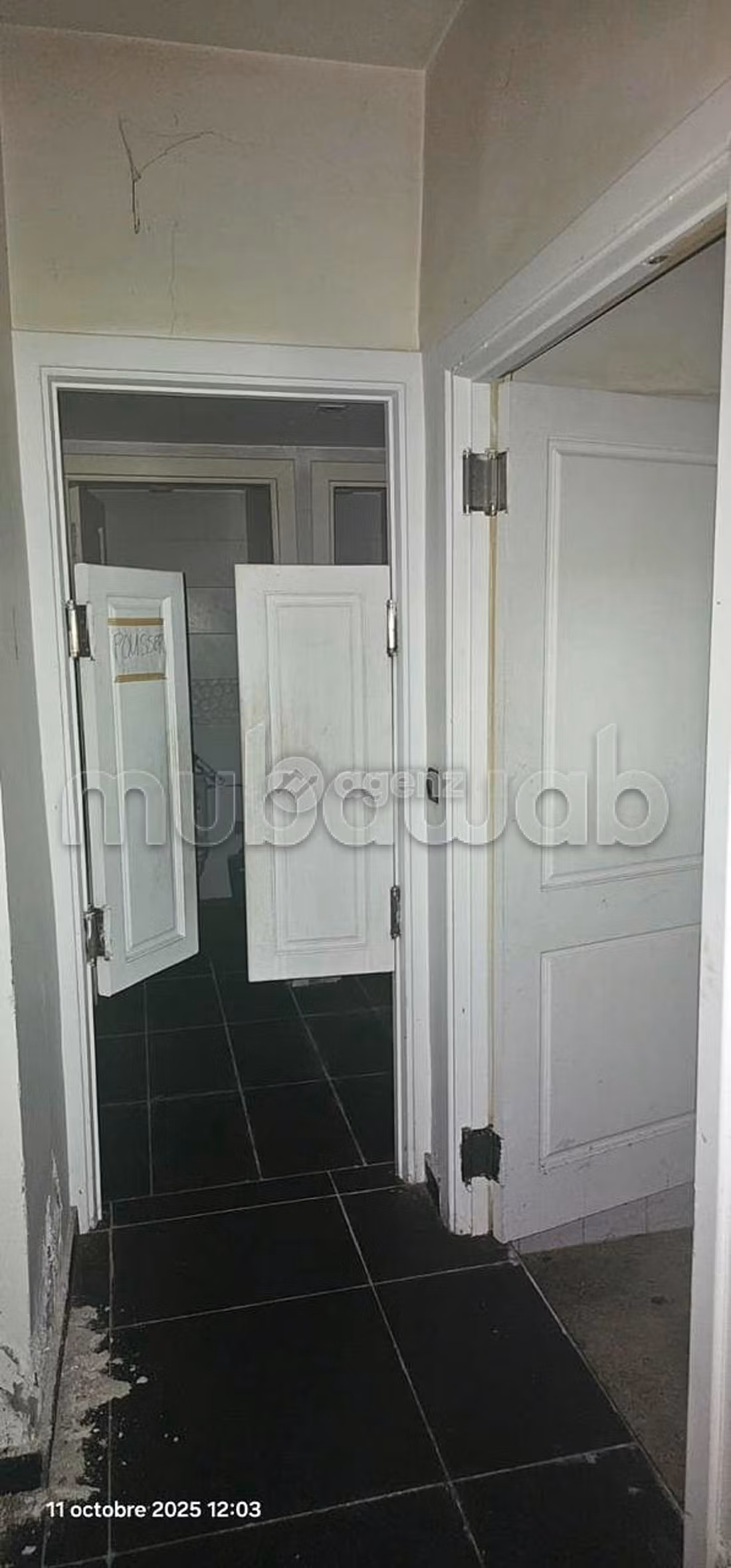 Locale commerciale in vendita a Derb Ben Houmane. Superficie 118 m²