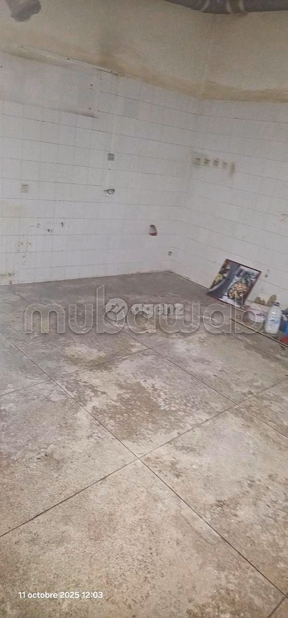Locale commerciale in vendita a Derb Ben Houmane. Superficie 118 m²