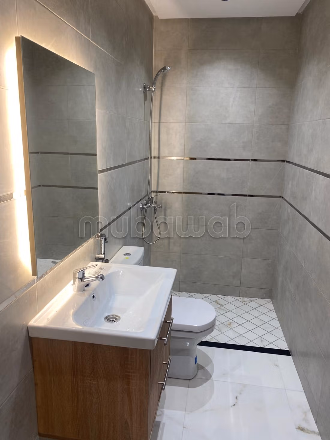 Sale of a lovely apartment. Total area 92 m². Lift and terrace