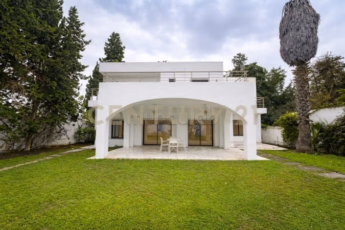 Eccezionale casa di lusso in affitto a Sidi Frej. 6 locali spaziosi. Splendido giardino e comodo posto auto