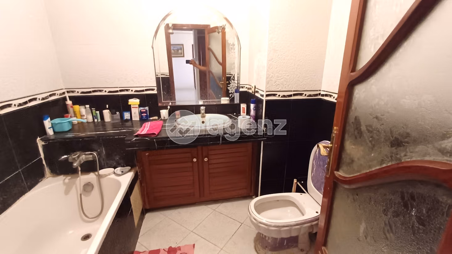 Se vende piso. 2 dormitorios. Ascensor y garaje