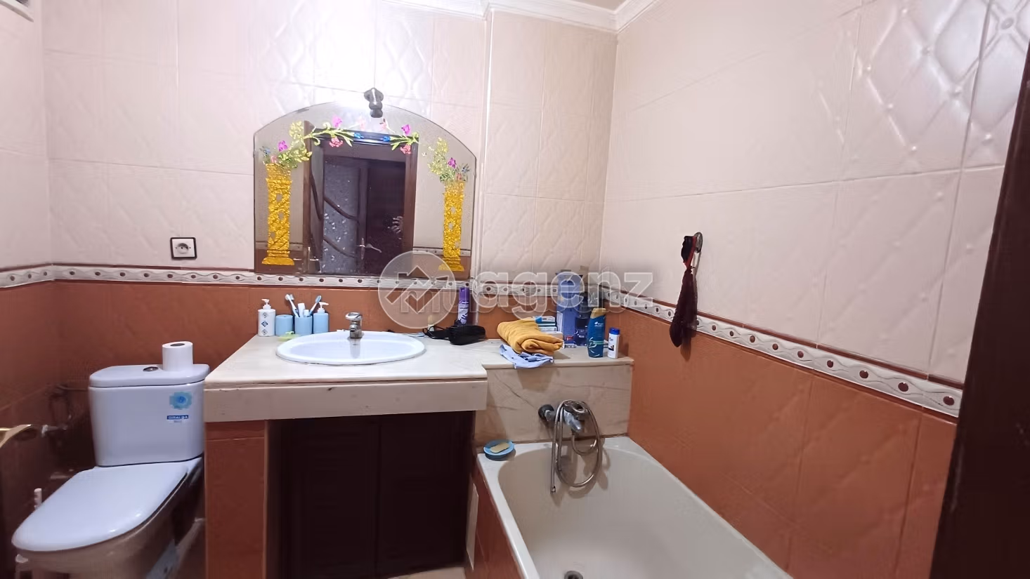 Se vende piso. 2 dormitorios. Ascensor y garaje