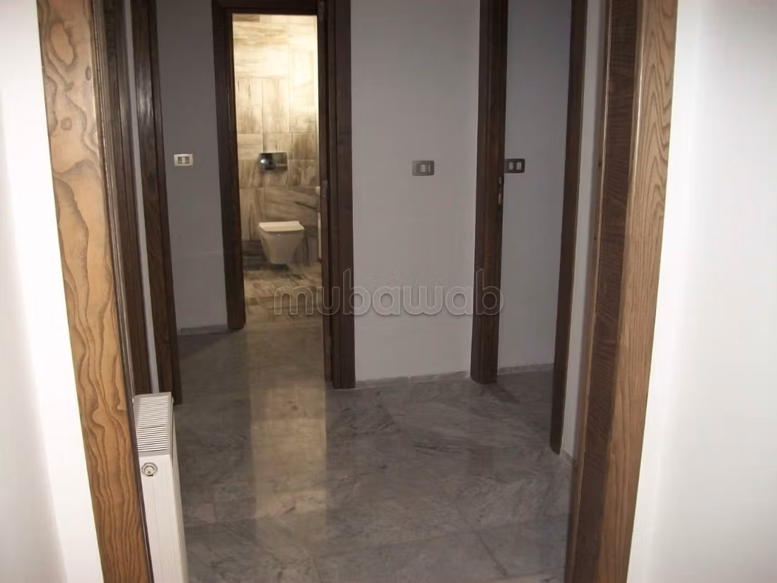 Bellissimo appartamento in affitto a Les Jardins de Carthage. 3 belle camere da letto. Servizio di concierge e condizionatore