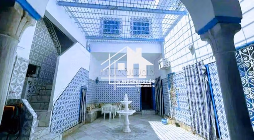 Beautiful house for sale in Bab Souika. 8 large living areas. Closed residence