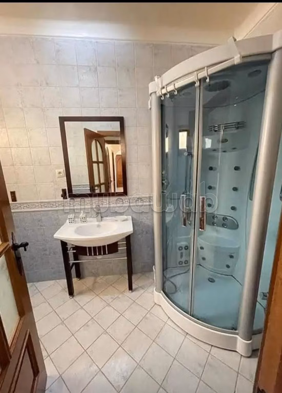 Apartment for rent. 2 beautiful rooms. Satellite dish system and Moroccan living room