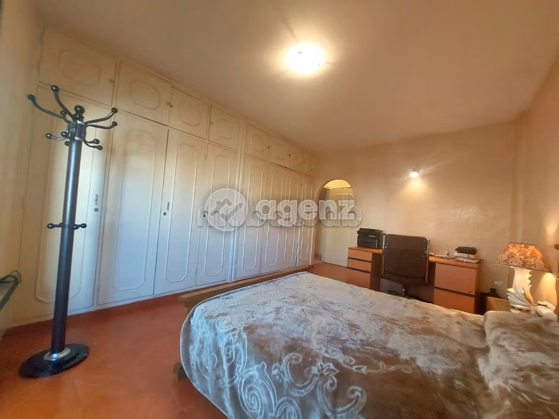 Find an apartment to buy. 3 rooms. No Lift