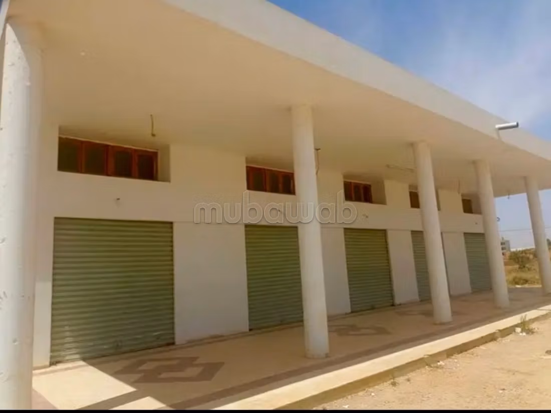 Offices & shops to rent in El Hajeb. Area of 400 m². Security