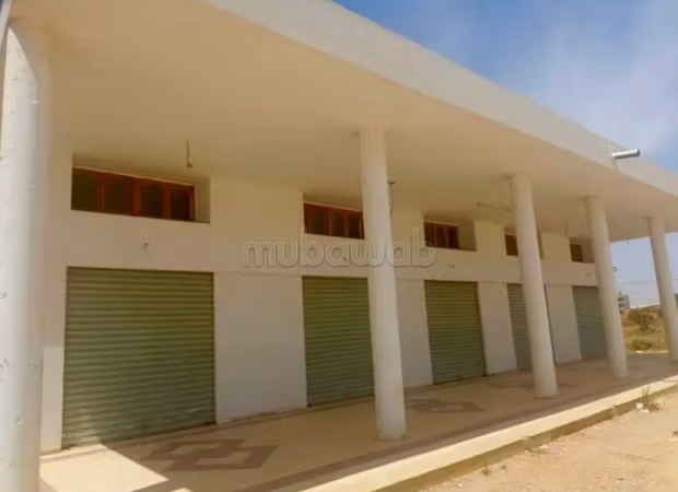 Offices & shops to rent in El Hajeb. Area of 400 m². Security