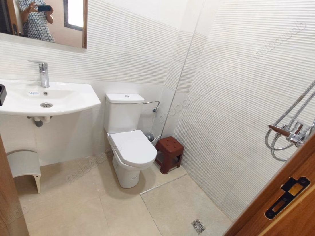 Rent an apartment in Sidi Maarouf. Large area 84 m². Dressing room