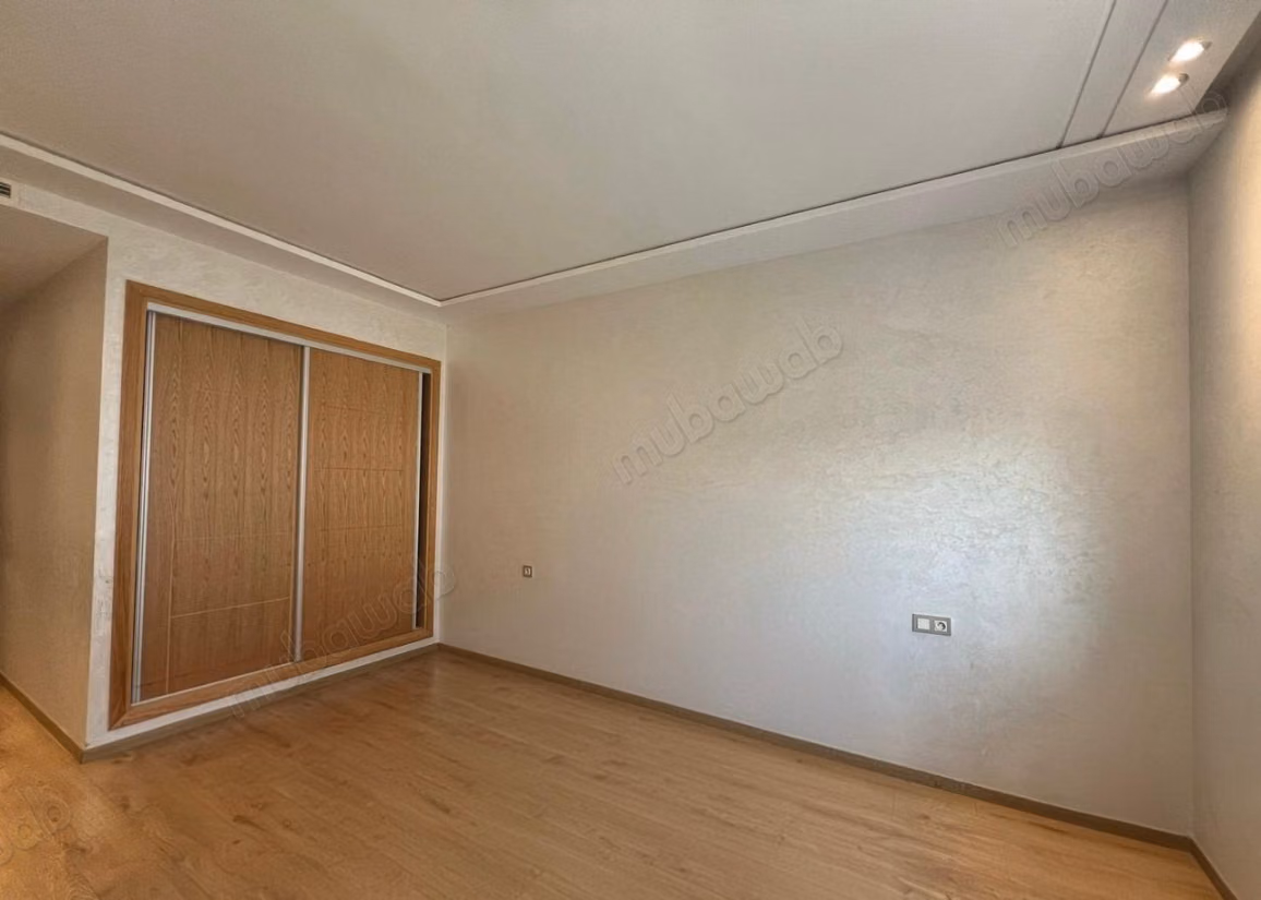 Fabulous apartment for sale in Du Golf. 3 rooms. Reinforced door and central heating