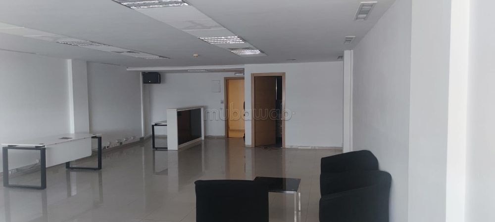 عقارت تجارية للكراء ب سيدي بليوط. المساحة الكلية 100 م². بواب ومكيف الهواء