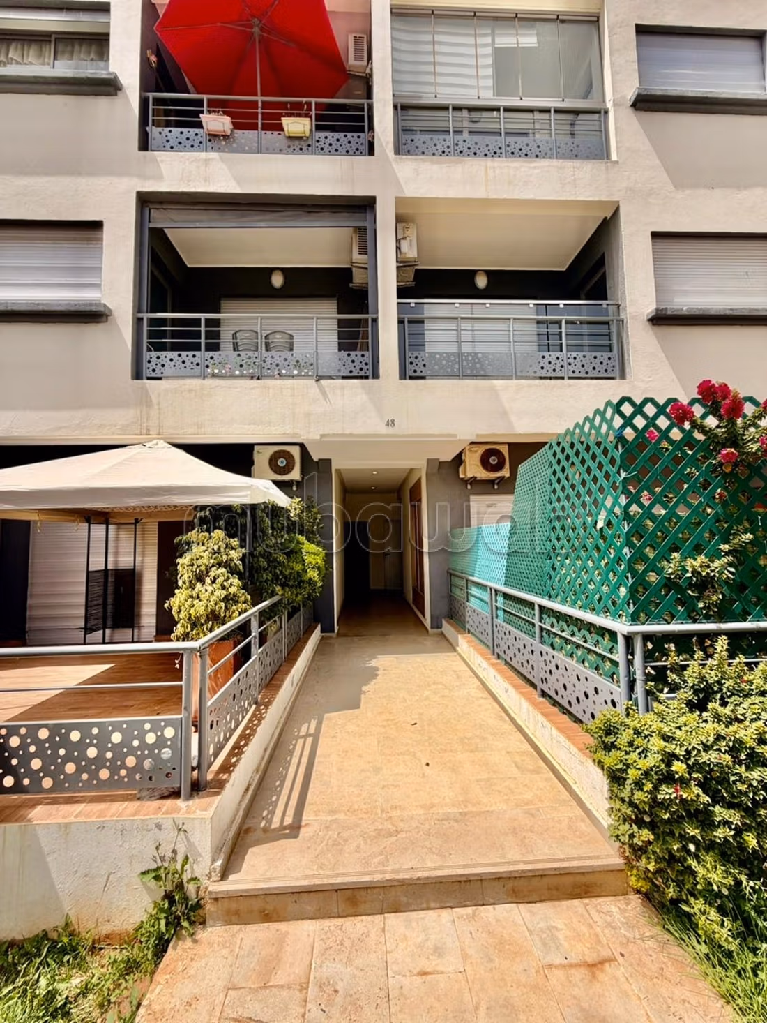 Affitto appartamento. Superficie di 94 m². Giardino e ascensore