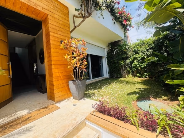 Magnifica casa di lusso in affitto a Ain Diab. 6 ampi locali. Arredato