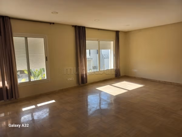 Oficinas en alquiler en Sidi Maarouf. Area 570 m². Cocina equipada
