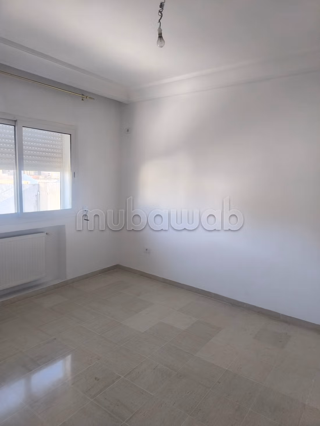 Superbe maison à louer à Cité El Hana. 3 chambres agréables. Fenêtres double vitrage et chauffage central