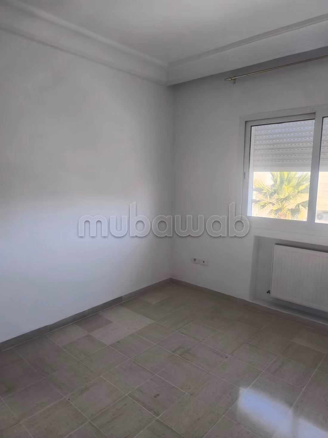 Superbe maison à louer à Cité El Hana. 3 chambres agréables. Fenêtres double vitrage et chauffage central