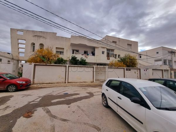 Residenza di lusso in vendita a Le Bardo. 5 locali. Terrazzo e giardino