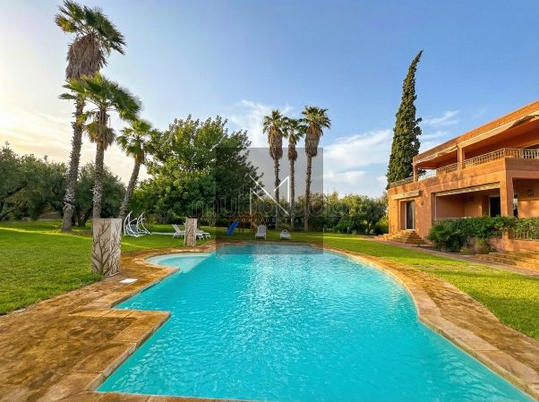 Magnífica Villa  amueblado en la Ruta de Ourika – Piscina, Jardín y Vistas al Atlas