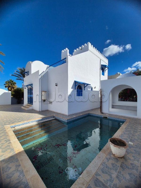 Villa avec piscine à vendre – Zone touristique