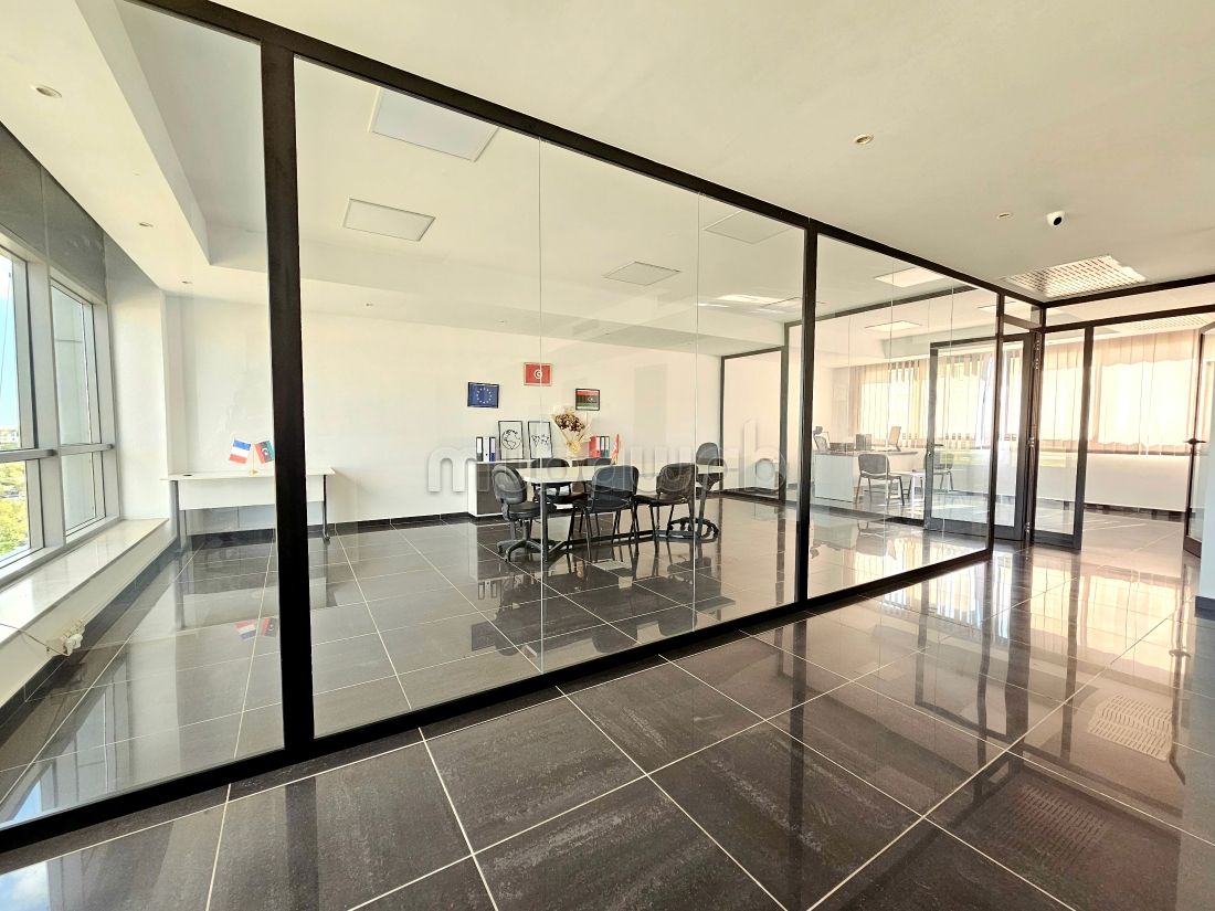 Open space de 180 m² au lac 1