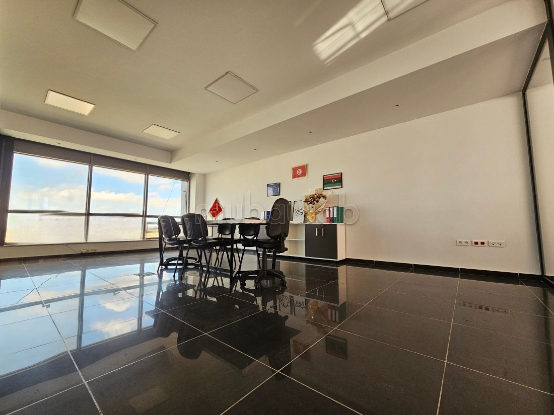 Open space de 180 m² au lac 1