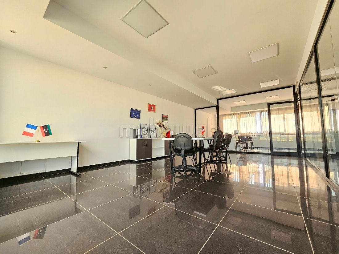 Open space de 180 m² au lac 1