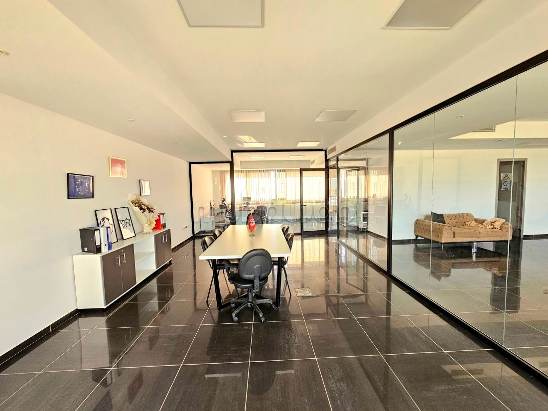 Open space de 180 m² au lac 1