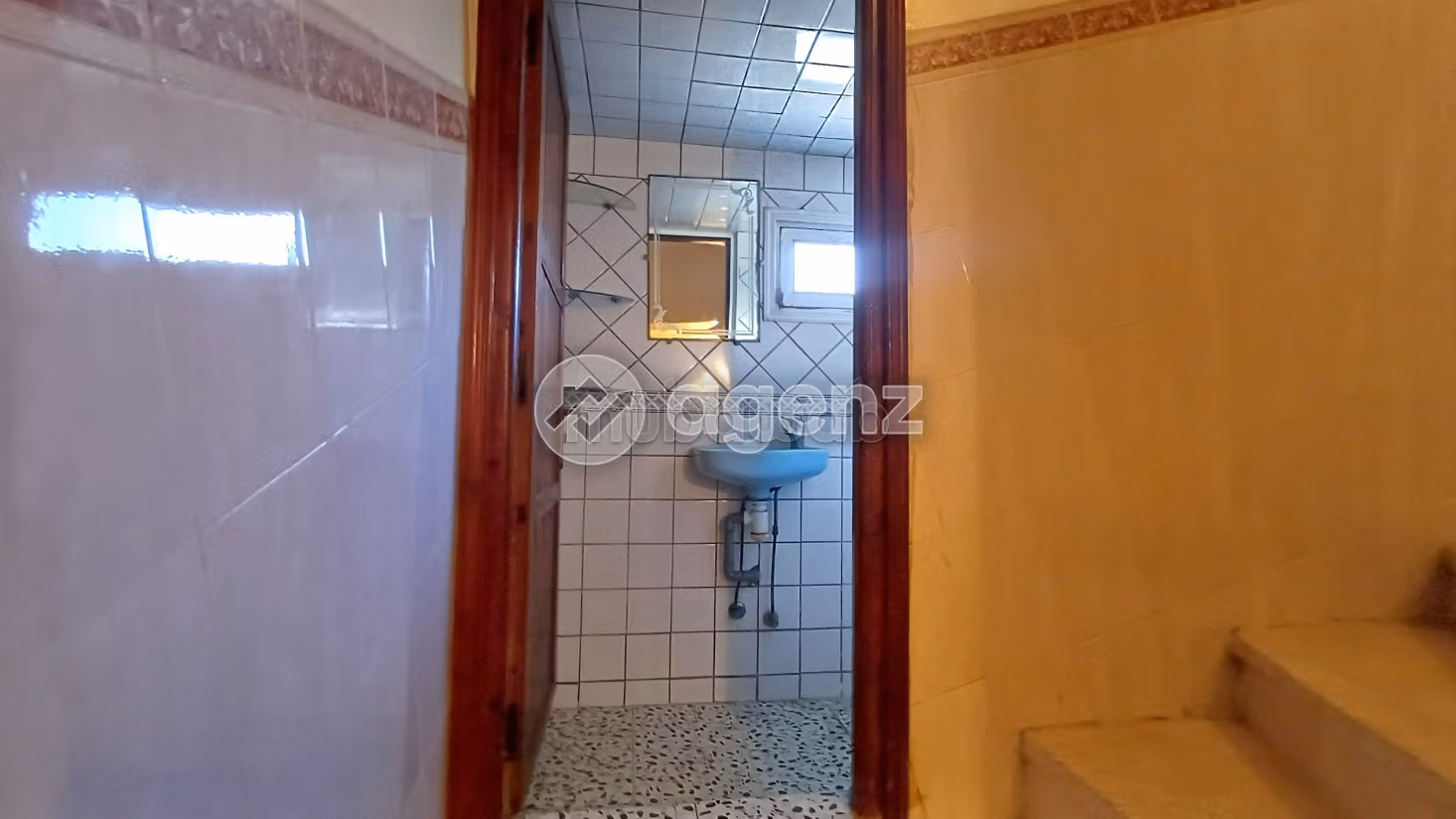 Casa en venta en Hay Mansour. 6 dormitorios. Garaje privado