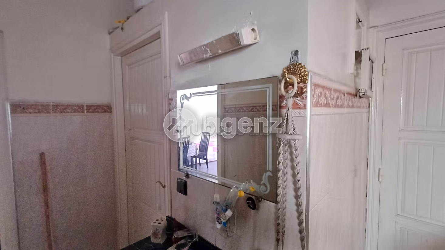 Casa en venta en Hay Mansour. 6 dormitorios. Garaje privado