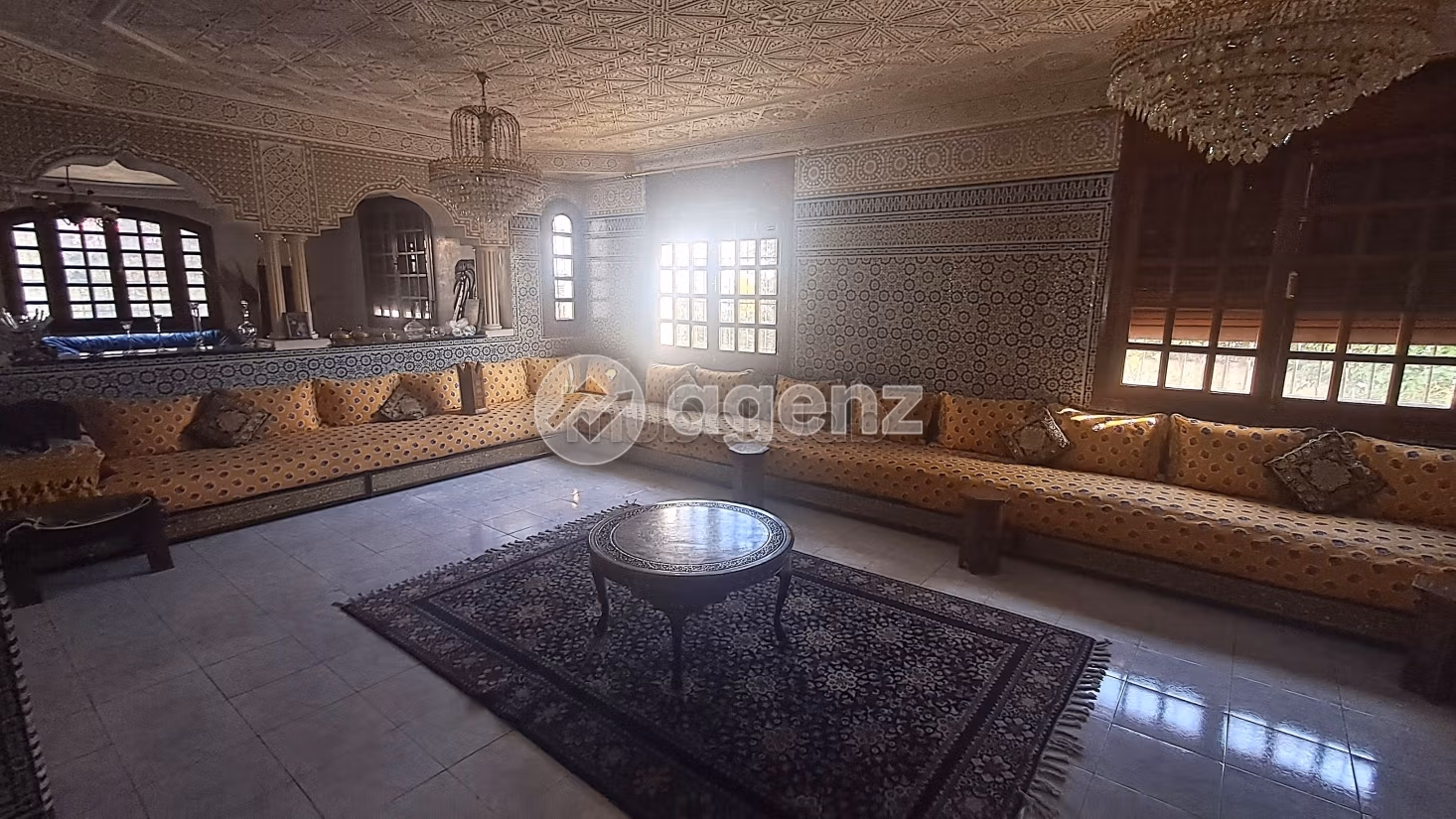 فيلا فاخرة للبيع ب لونشون حي الهناء. 5 غرف. حديقة ومرآب