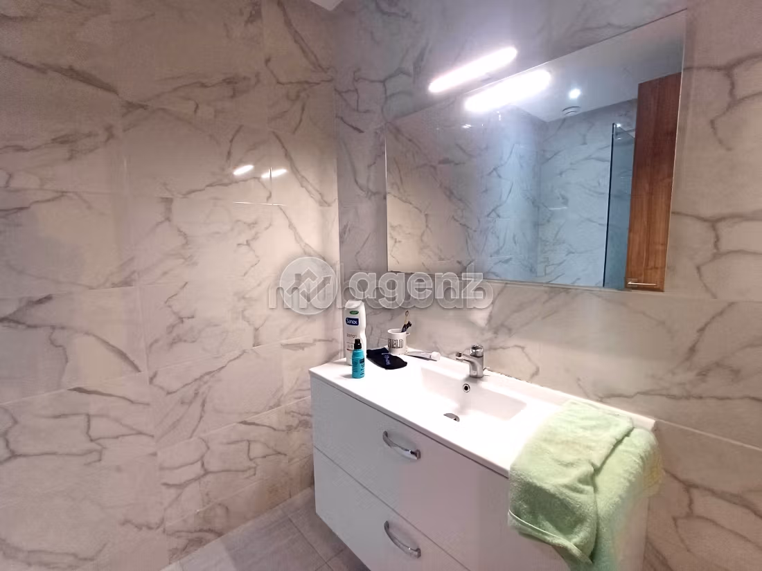 Appartement à vendre 133 m², 3 chambres Oulad Azzouz Dar Bouazza