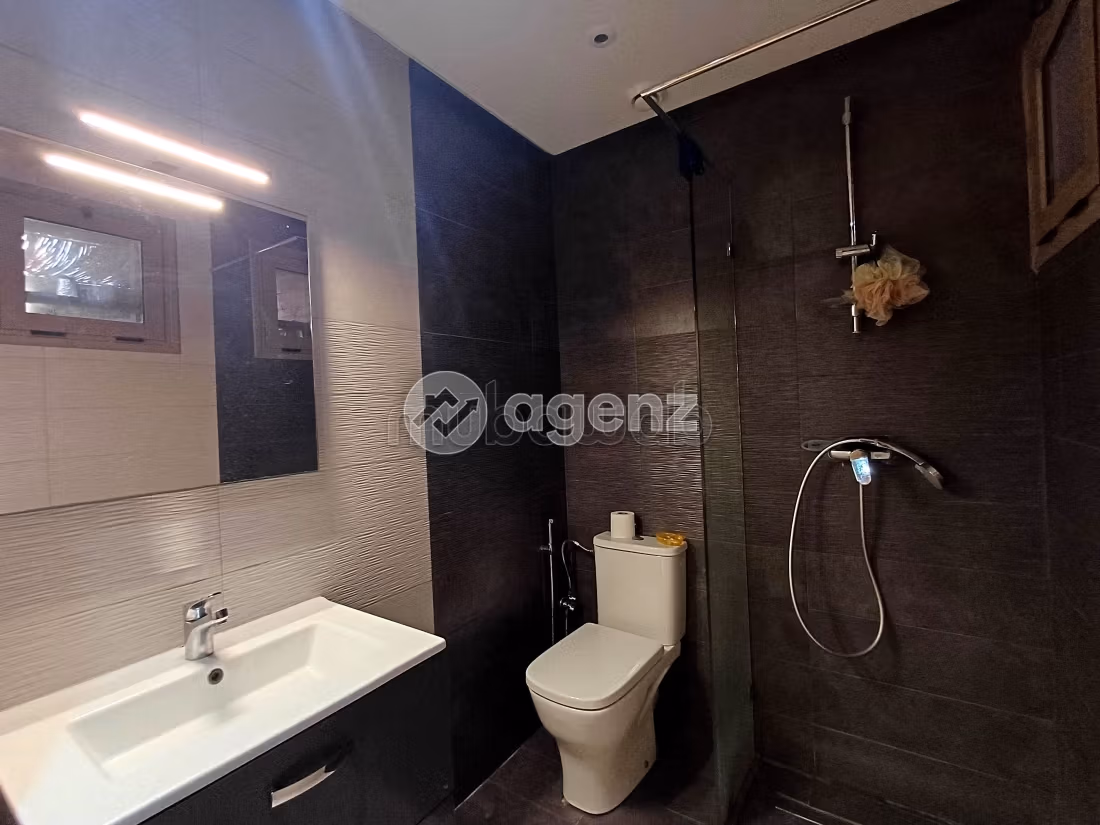 Appartement à vendre 133 m², 3 chambres Oulad Azzouz Dar Bouazza