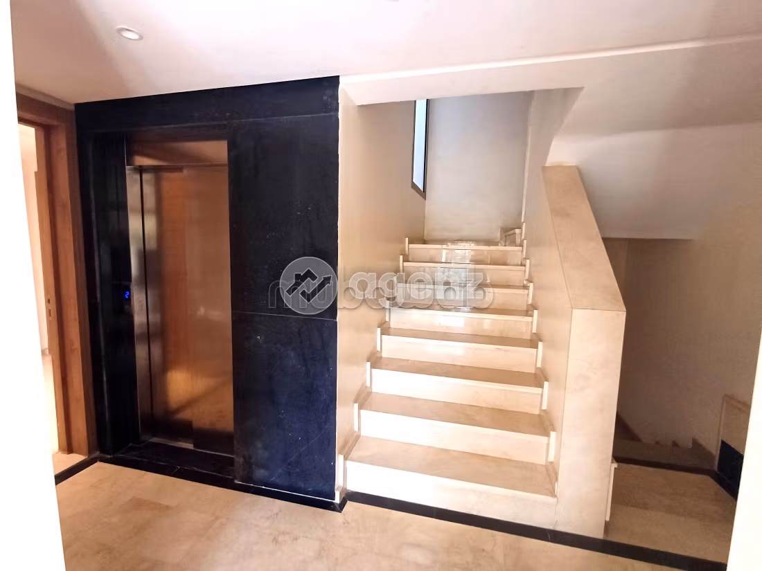 Appartement à vendre 133 m², 3 chambres Oulad Azzouz Dar Bouazza