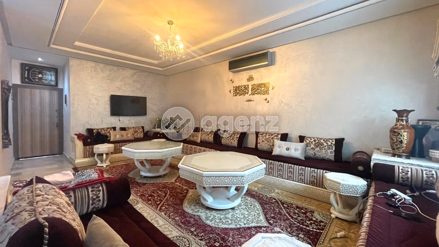 Piso en venta en Aïn Sebaâ. Superficie de 144 m². Parking y ascensor