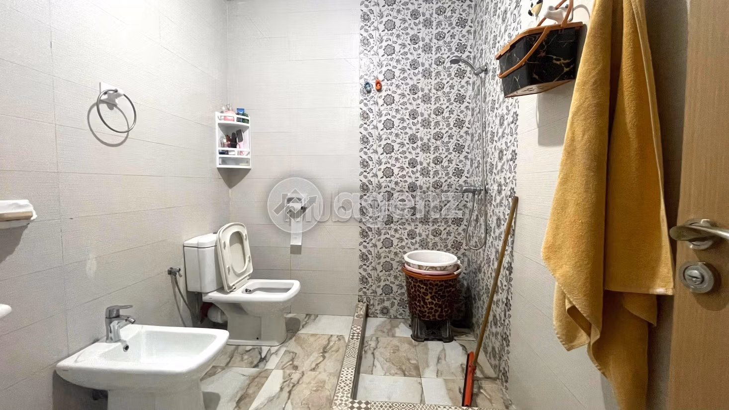 Piso en venta en Aïn Sebaâ. Superficie de 144 m². Parking y ascensor