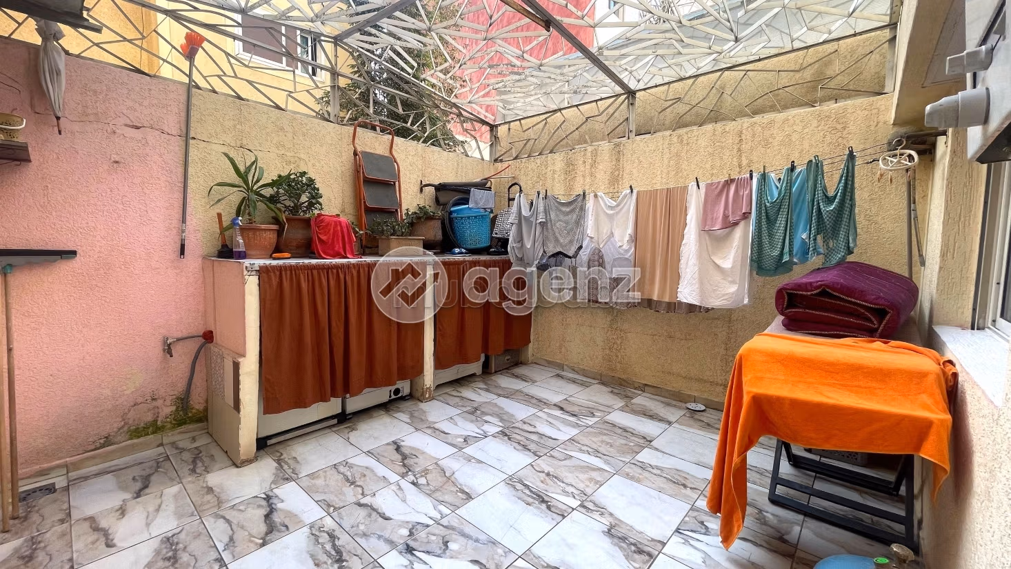 Piso en venta en Aïn Sebaâ. Superficie de 144 m². Parking y ascensor
