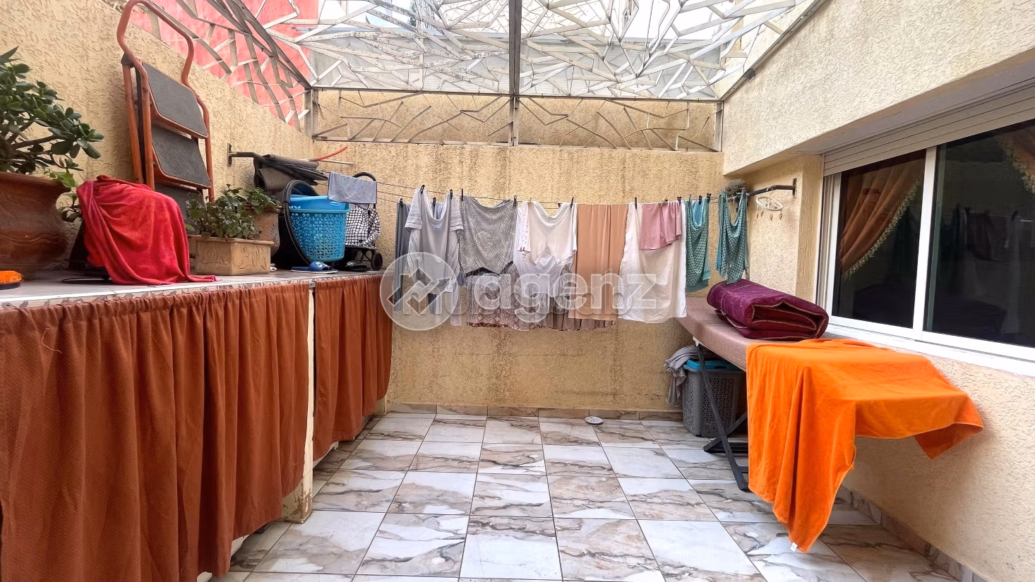 Piso en venta en Aïn Sebaâ. Superficie de 144 m². Parking y ascensor