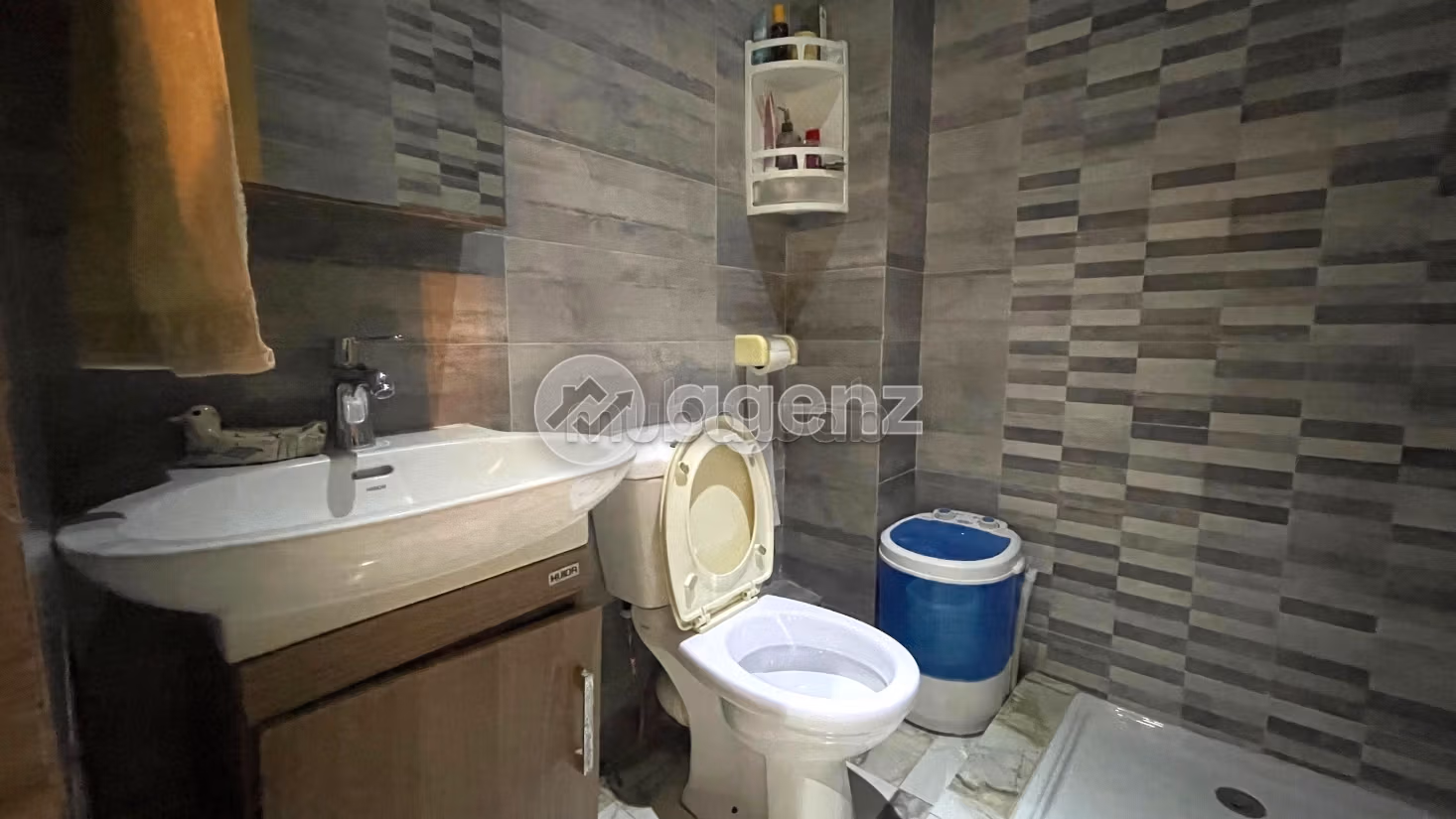 Piso en venta en Aïn Sebaâ. Superficie de 144 m². Parking y ascensor