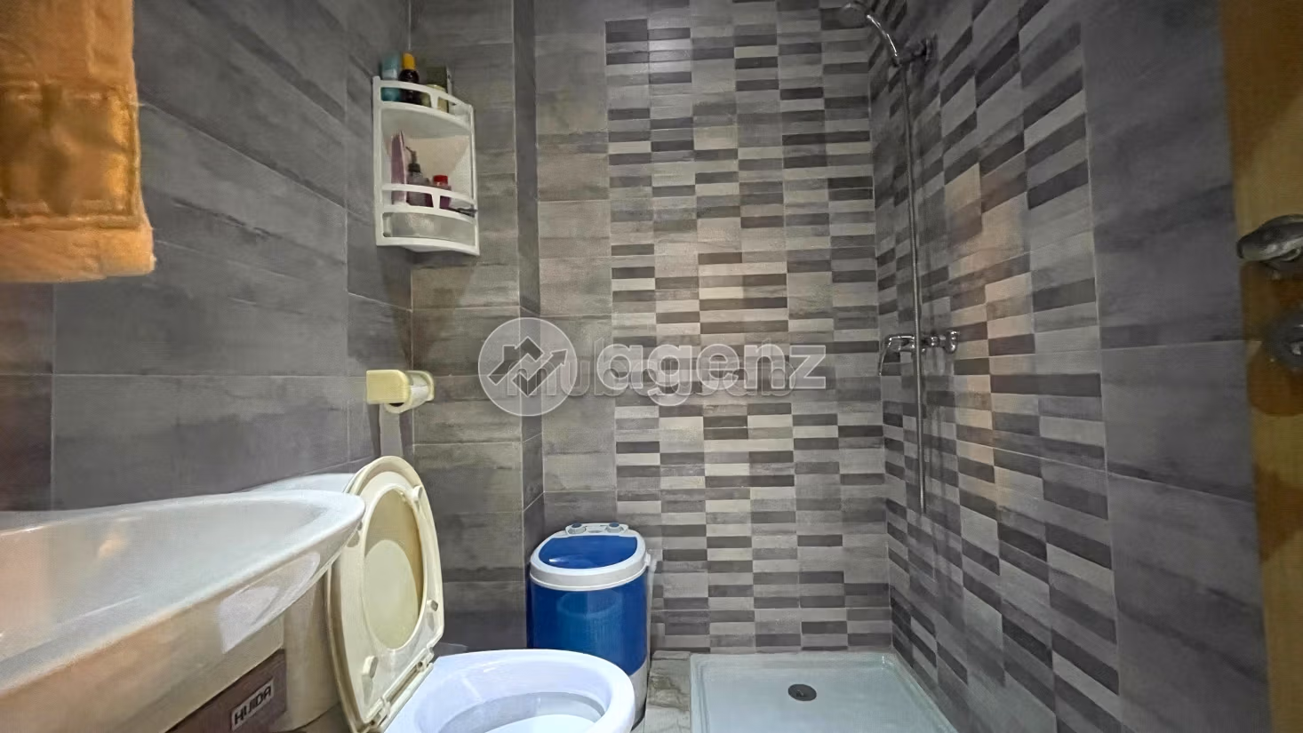 Piso en venta en Aïn Sebaâ. Superficie de 144 m². Parking y ascensor