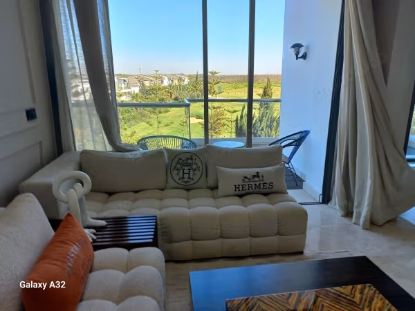 Bouskoura ville verte Superbe appartement duplex 3 chambres à louer MEUBLÉ. Terrasse vue golf
