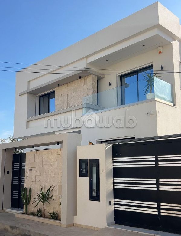 Splendido appartamento in vendita a Skanes. Superficie di 250 m². Protezione 24 ore su 24