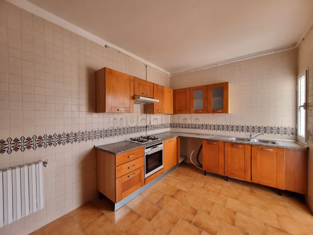 0% Commission / A vendre un appartement à Ennasr 2