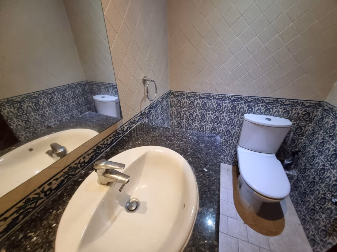 0% Commission / A vendre un appartement à Ennasr 2
