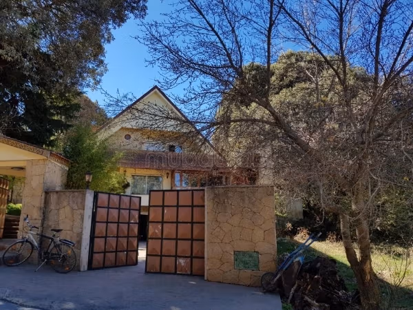 Splendid villa for sale in Atlas. Surface area 800 m². Ample storage space