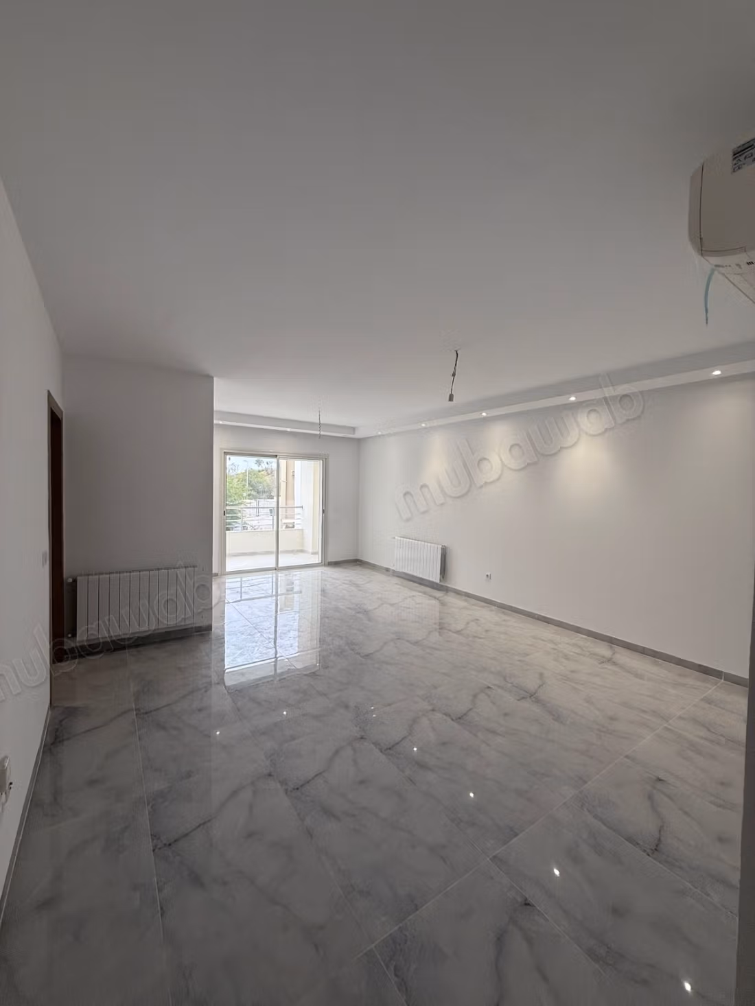 Vendita di uno splendido appartamento a Cité Ennasr 2. Superficie 150 m². Porta blindata, servizio di sicurezza