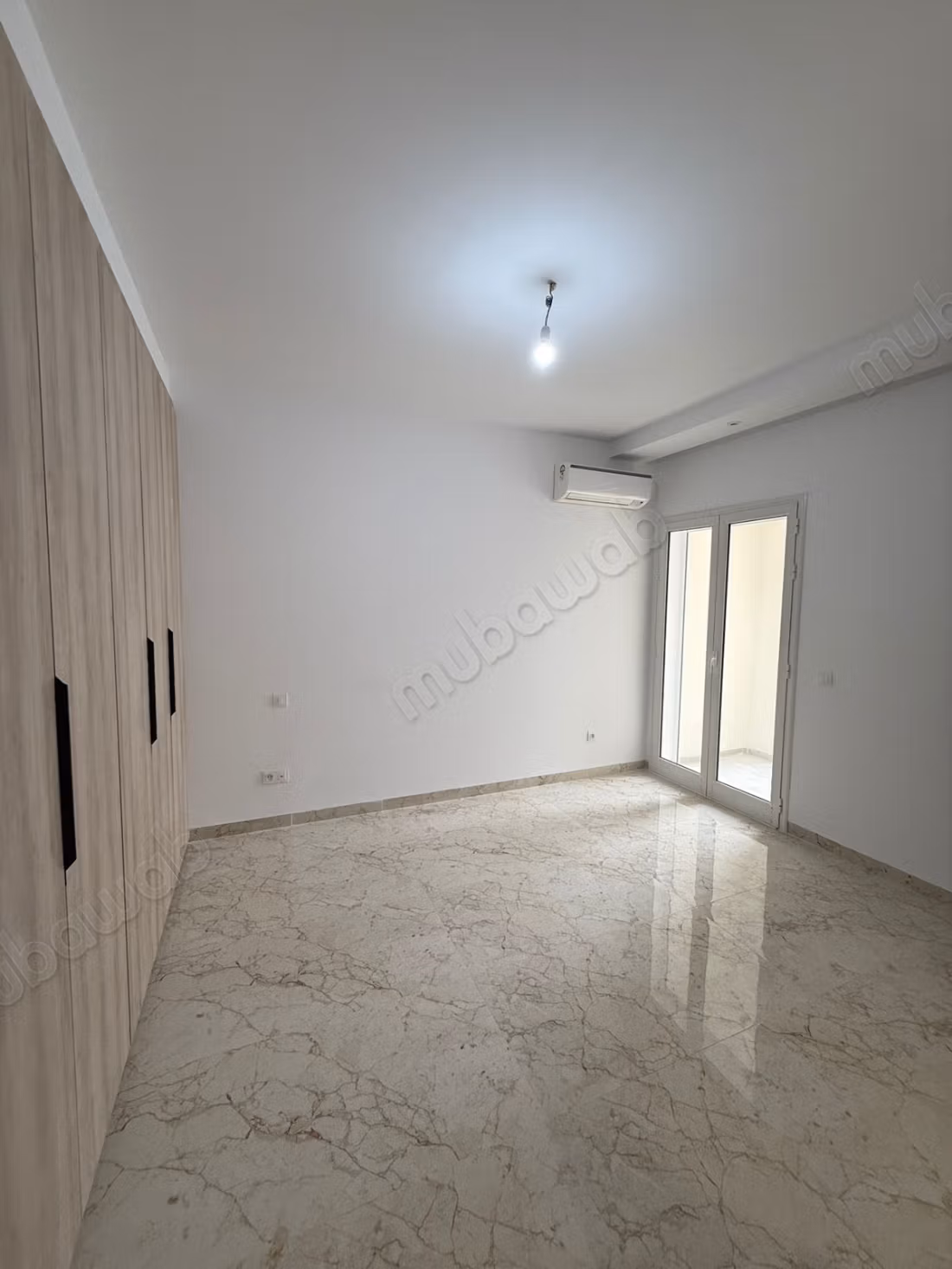 Vendita di uno splendido appartamento a Cité Ennasr 2. Superficie 150 m². Porta blindata, servizio di sicurezza