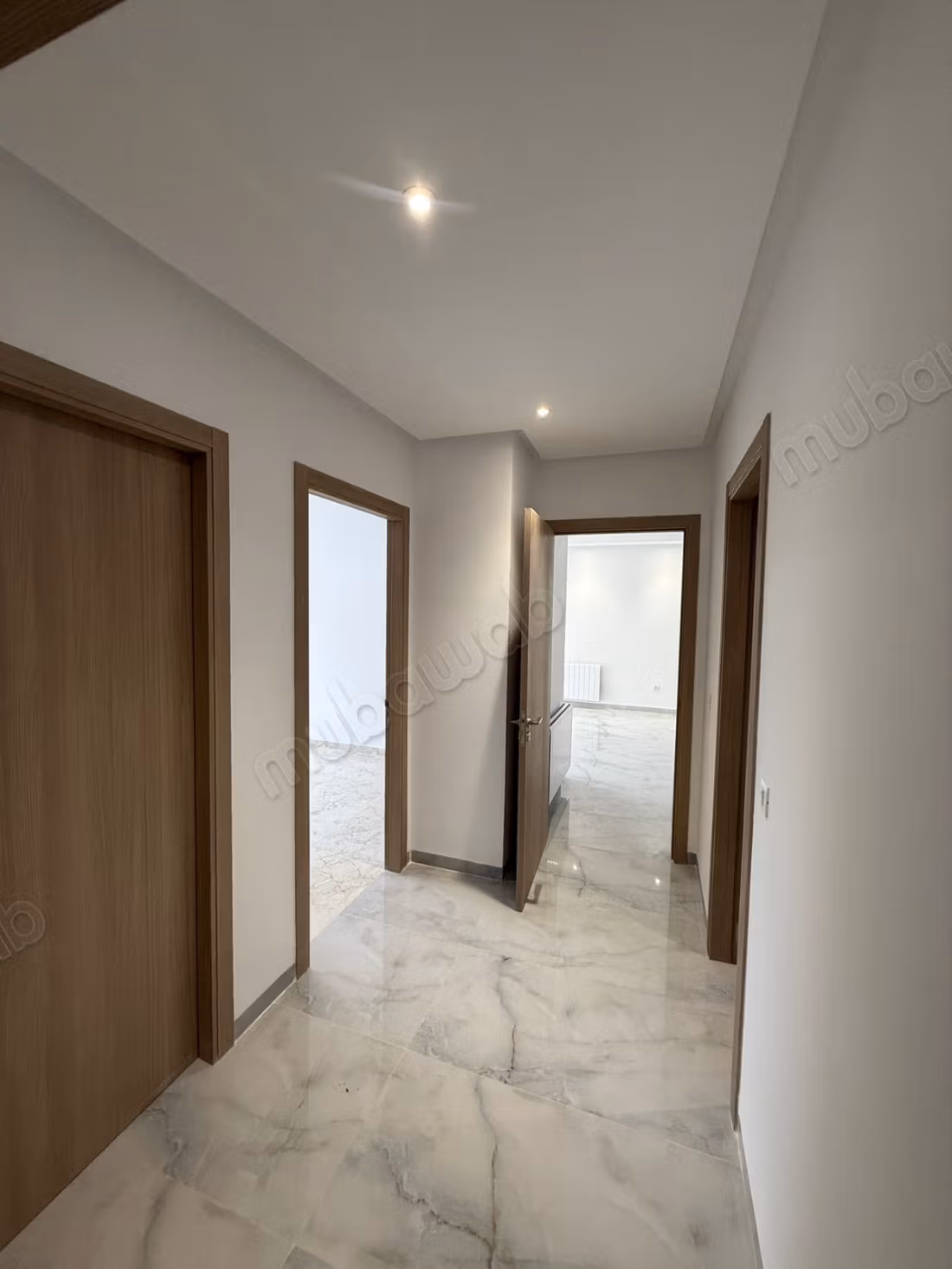 Vendita di uno splendido appartamento a Cité Ennasr 2. Superficie 150 m². Porta blindata, servizio di sicurezza